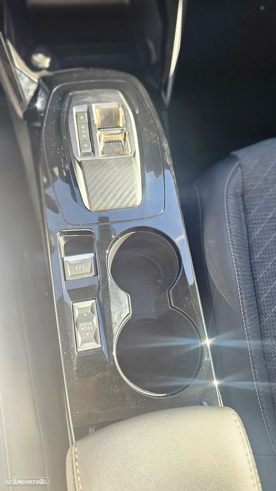 Peugeot 2008 Hybrid 145 e-DSC Allure - 24