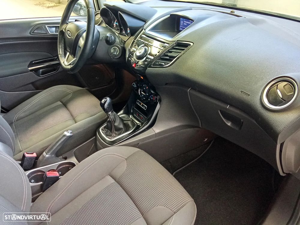 Ford Fiesta 1.0 EcoBoost Hybrid S&S TITANIUM - 9