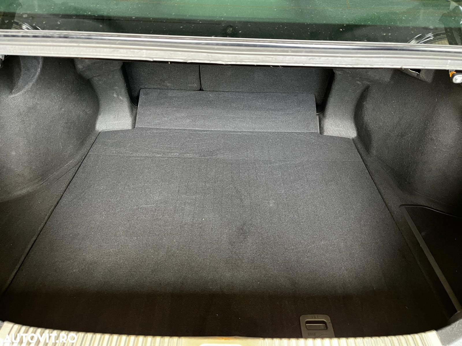 Toyota Camry 2.5 HEV Executive - 30