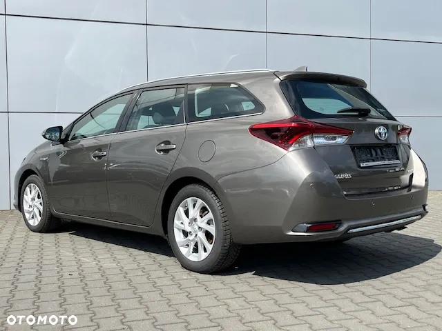 Toyota Auris Hybrid 135 Active - 11