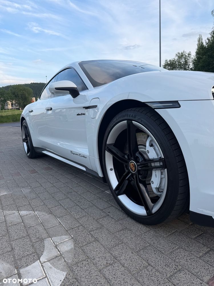 Porsche Taycan - 8