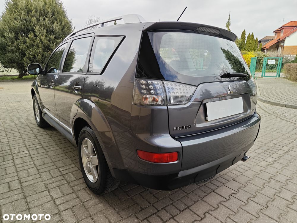 Mitsubishi Outlander - 9