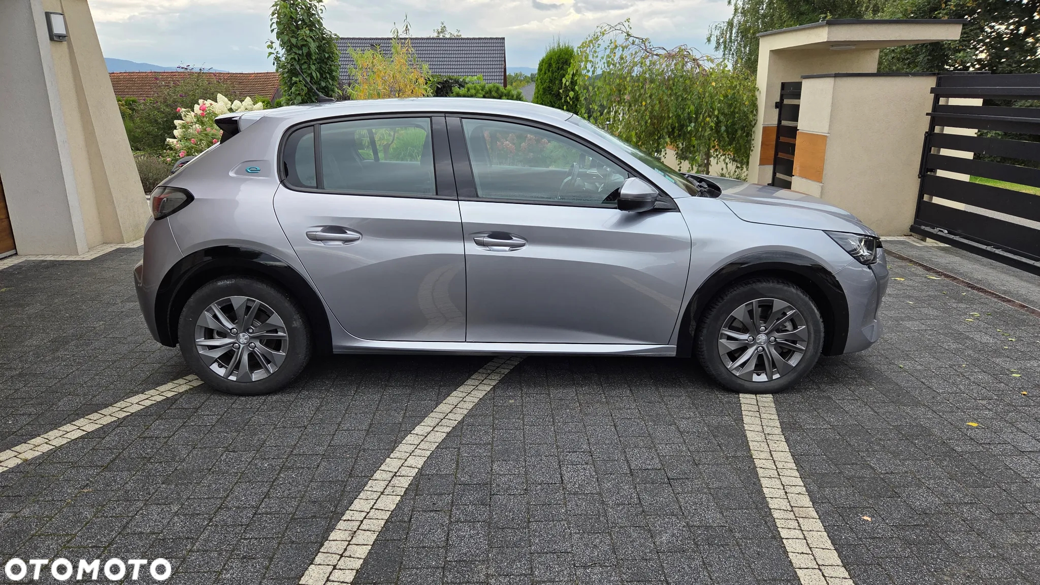 Peugeot 208 e-208 Allure - 17