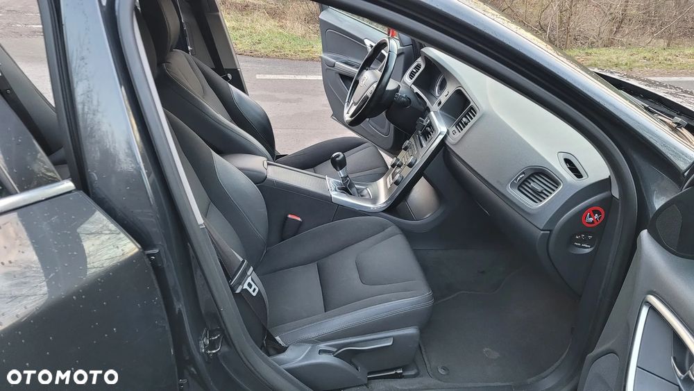 Volvo V60 D5 Momentum - 7