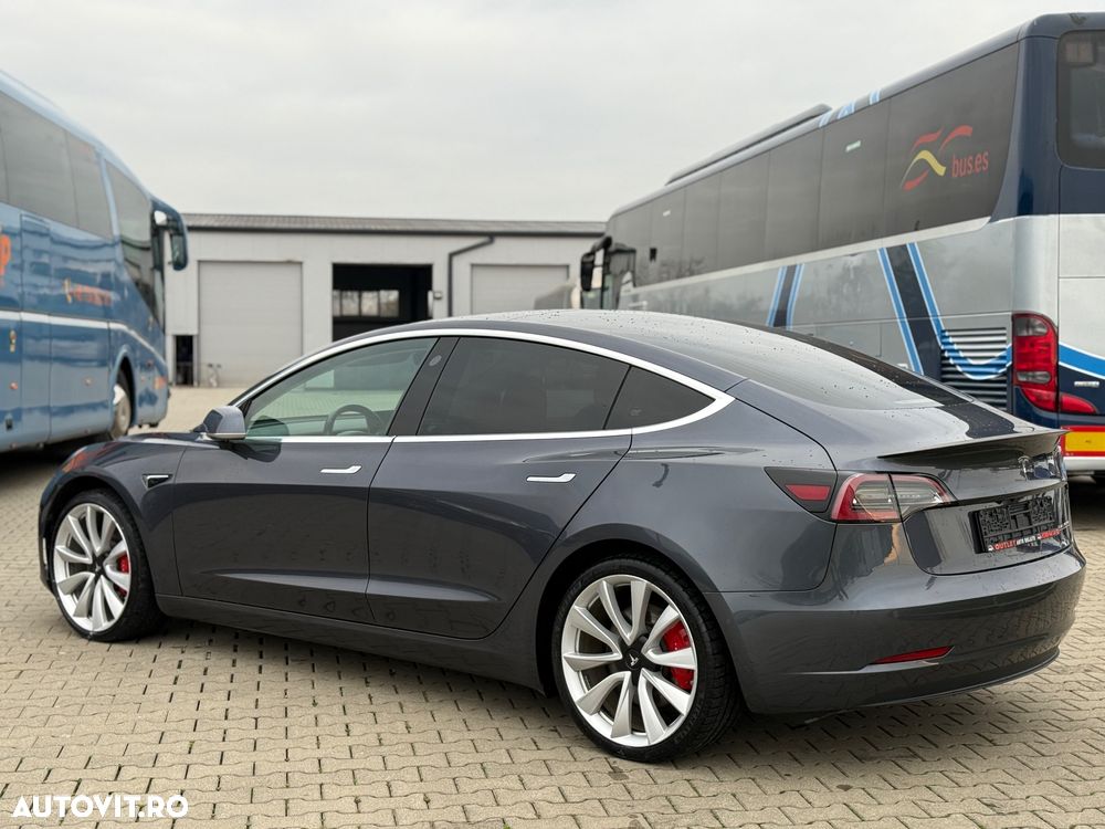 Tesla Model 3 - 5