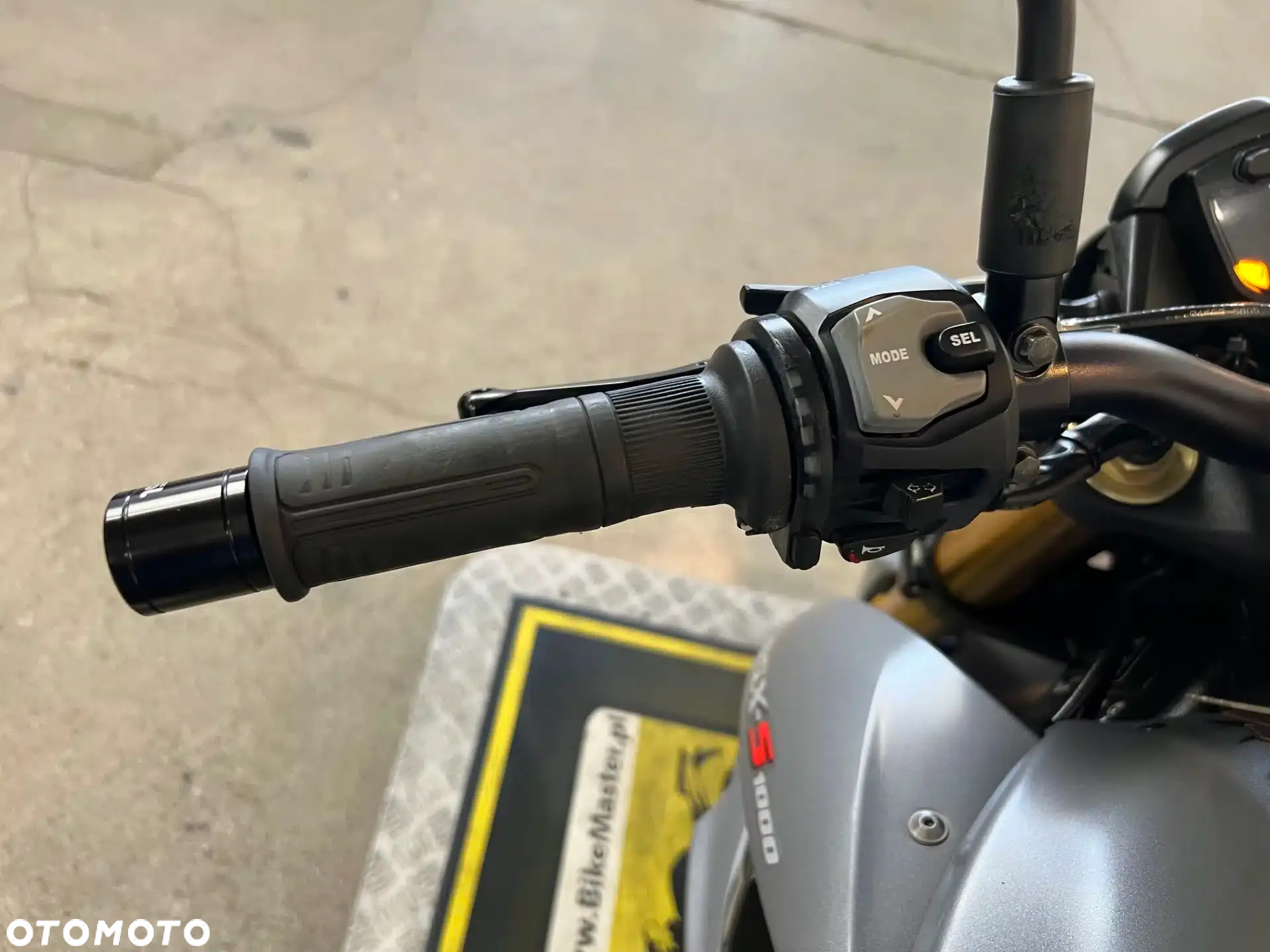 Suzuki GSX 1000 - 24