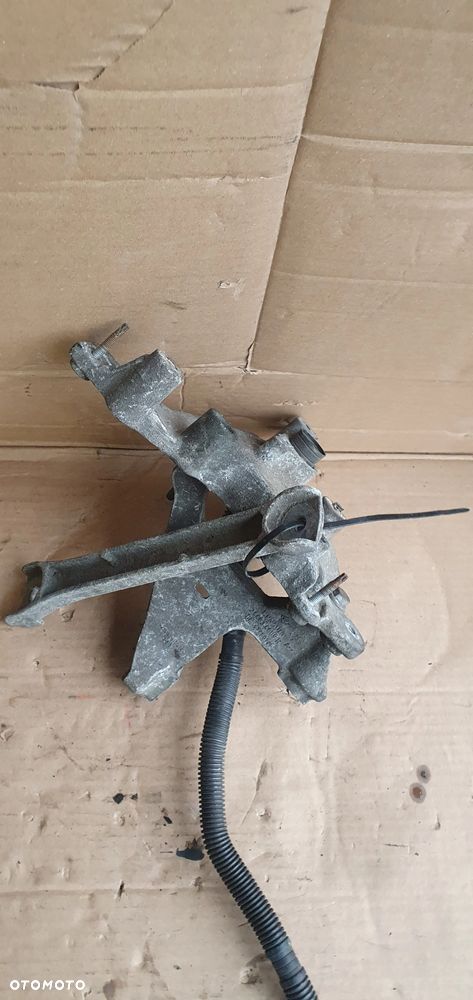 Łapa mocowanie wspornik silnika Renault Trafic III Vivaro B 1.6 DCI 244834609R - 2