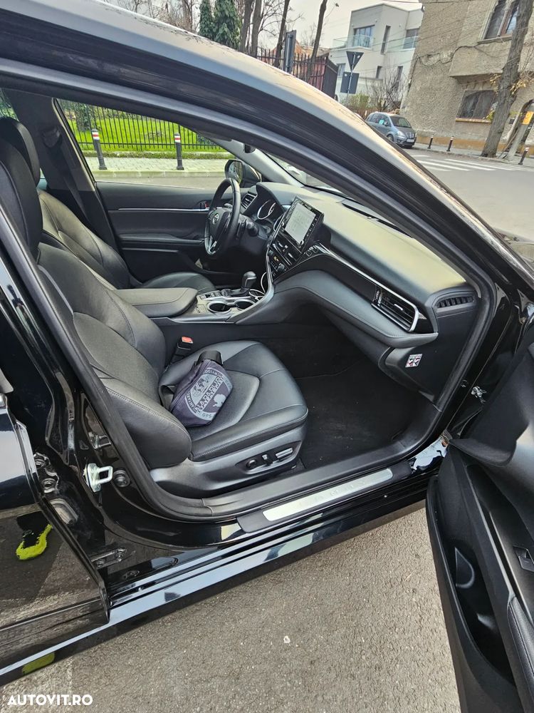 Toyota Camry Executive - 12