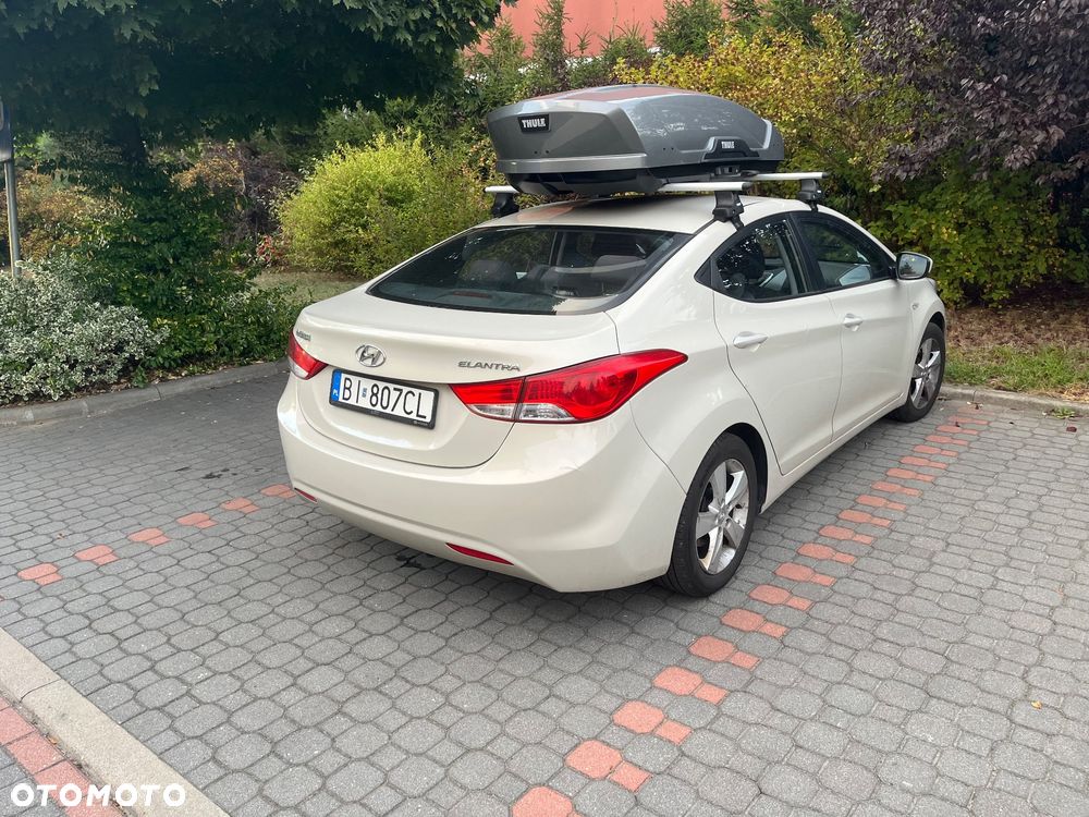 Hyundai Elantra 1.6 Comfort - 3