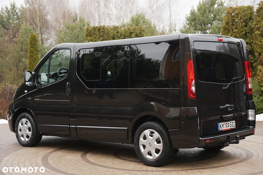 Renault Trafic Grand Passenger Black Edition - 4