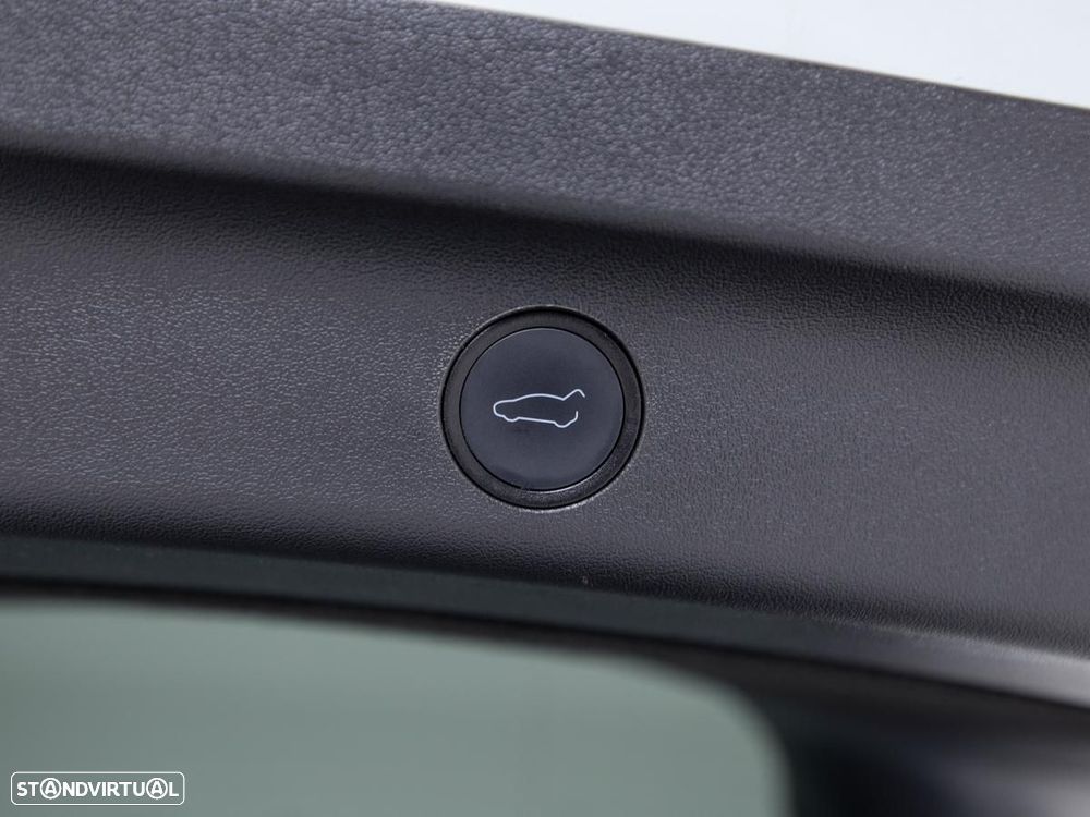 Tesla Model Y Long Range Dual Motor AWD - 16