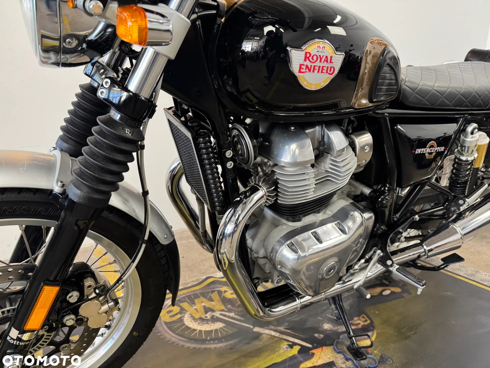 Royal Enfield Interceptor - 19