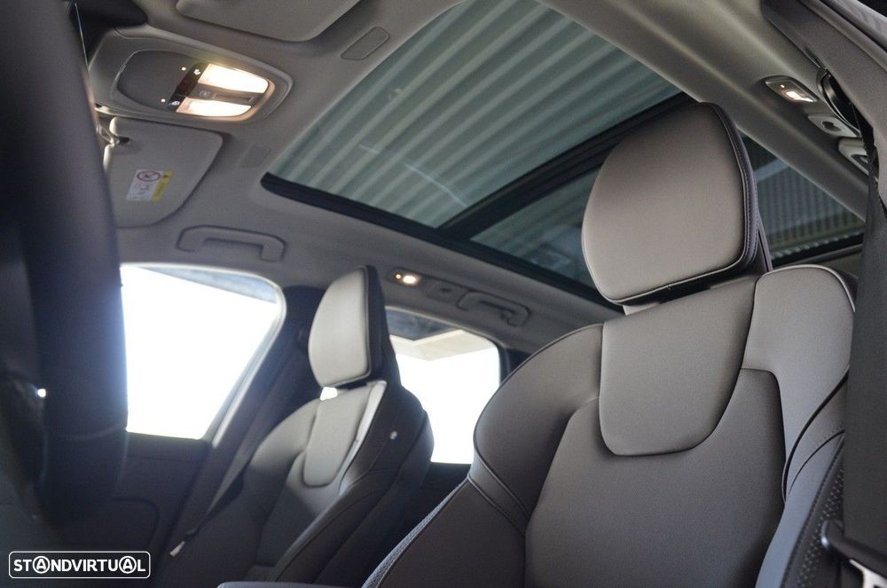 Volvo XC 60 2.0 T6 PHEV Plus Dark - 15