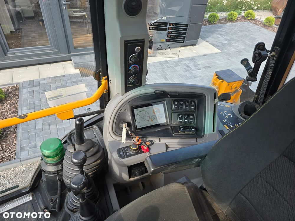 JCB - 4