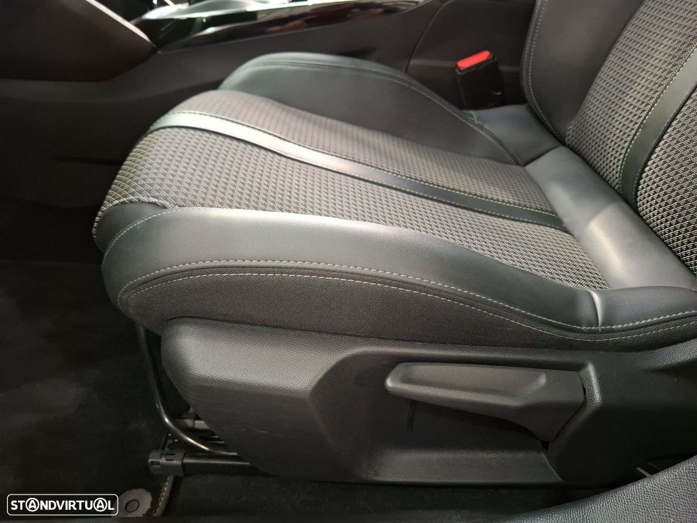 Peugeot 2008 1.2 PureTech GT - 25