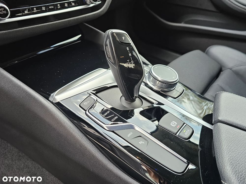 BMW Seria 5 530e iPerformance M Sport sport - 19