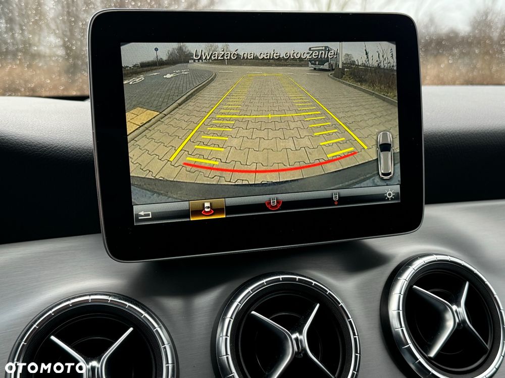Mercedes-Benz CLA 180 AMG Line - 27