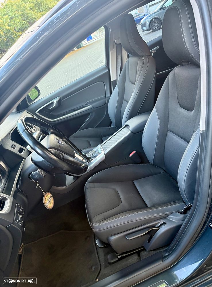 Volvo V60 2.0 D4 Momentum Geartronic - 7