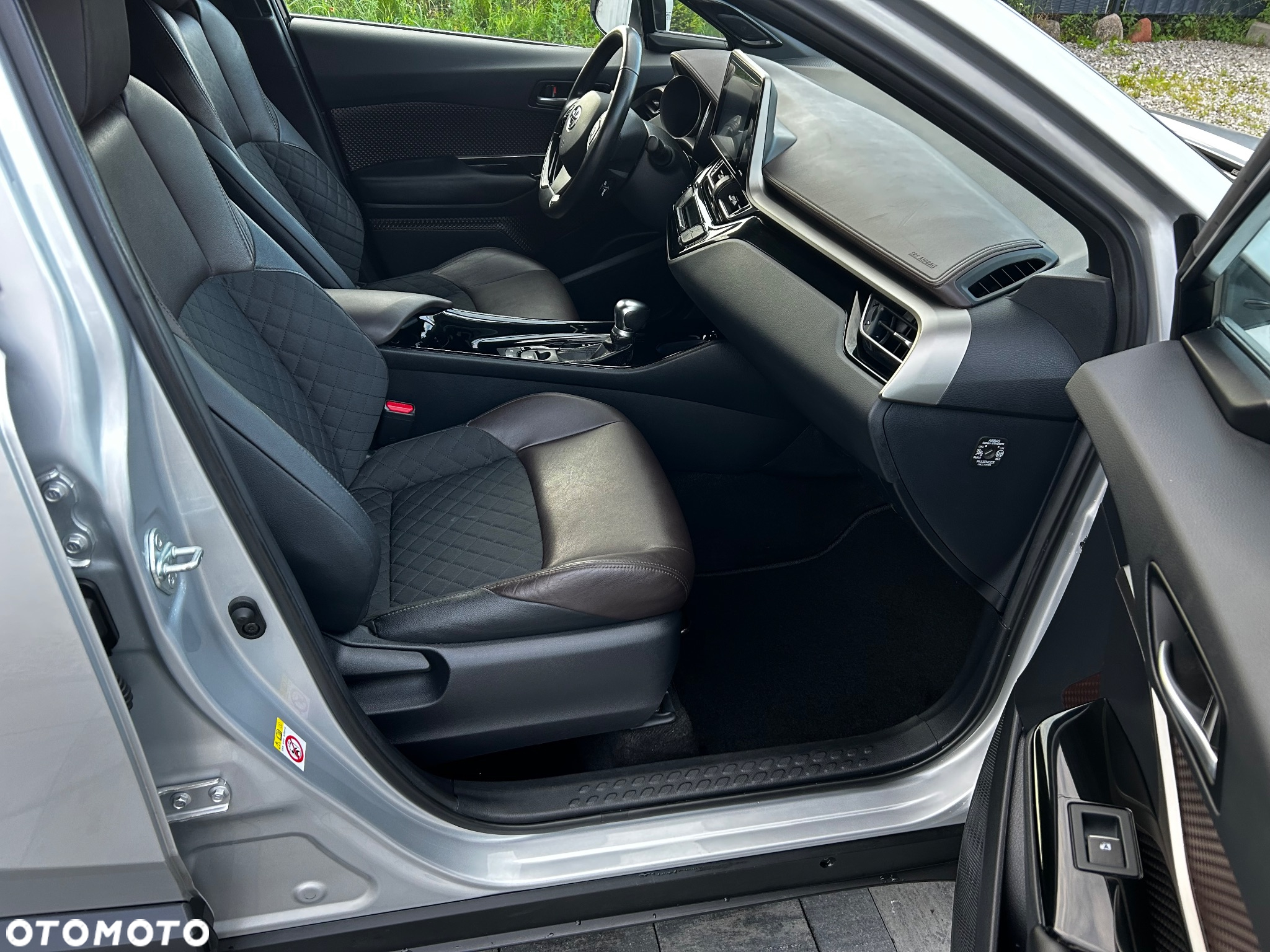 Toyota C-HR Hybrid Lounge - 12