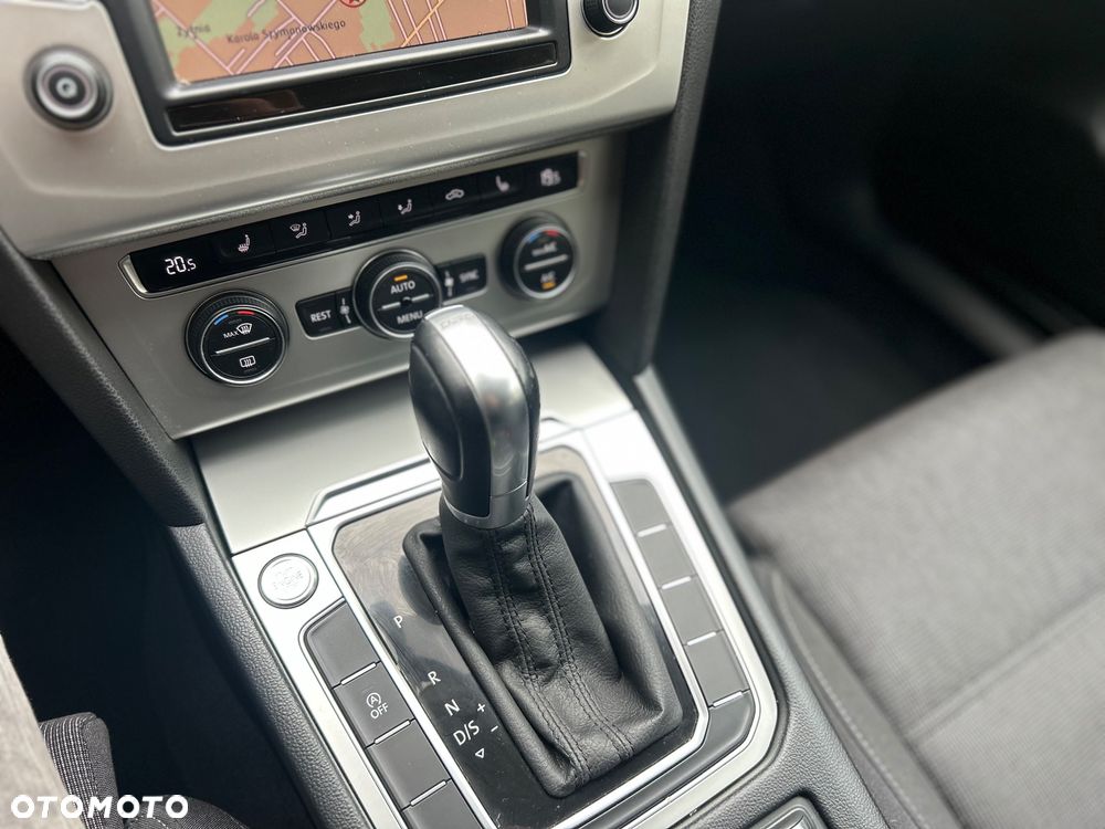 Volkswagen Passat Variant 2.0 TDI SCR DSG Comfortline - 20