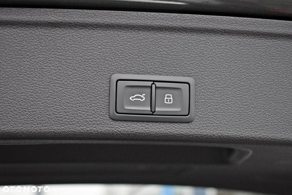 Audi A4 Avant 35 TFSI S tronic S line - 32