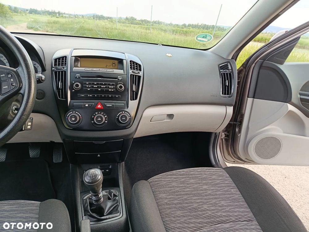 Kia Ceed 1.4 CVVT LX Basis - 37