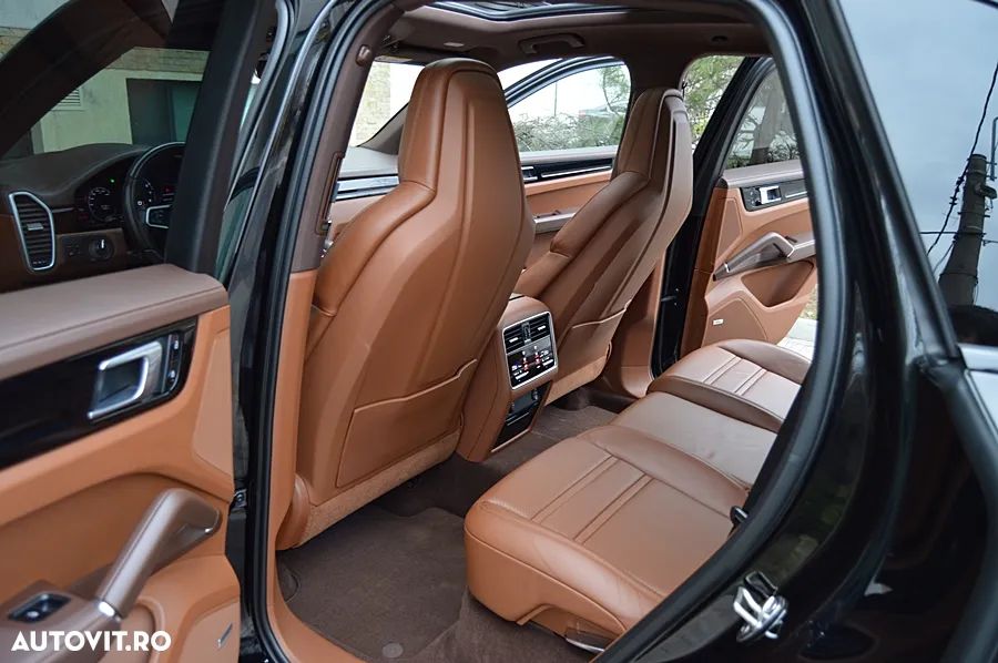 Porsche Cayenne S Tiptronic S Platinum Edition - 30