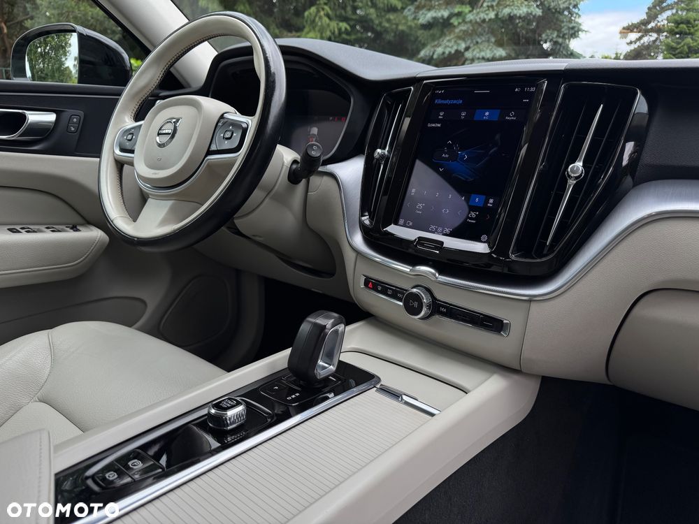 Volvo XC 60 B4 D AWD Geartronic Momentum Pro - 7