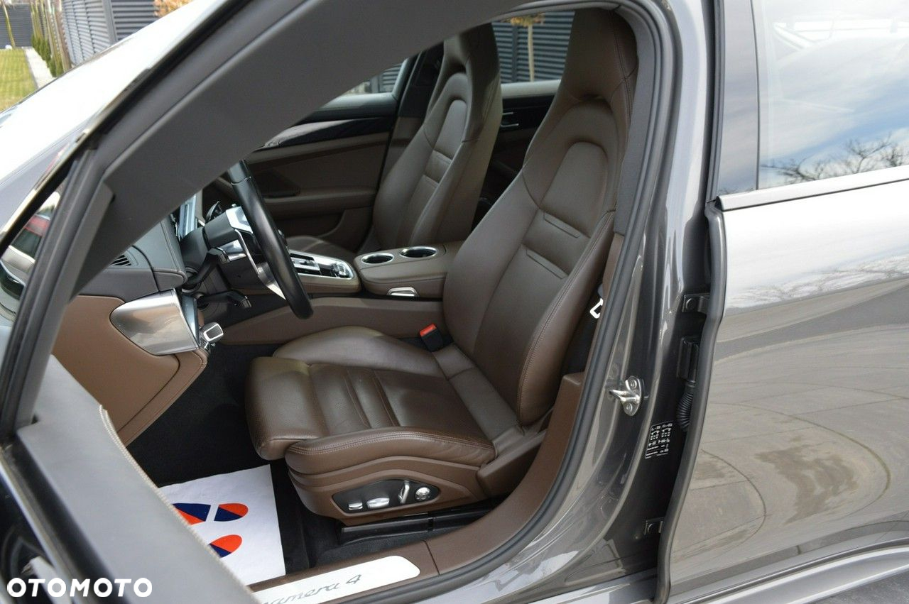 Porsche Panamera - 17