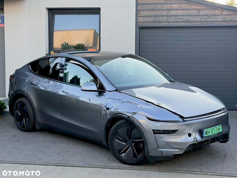 Tesla Model Y Long Range AWD - 6