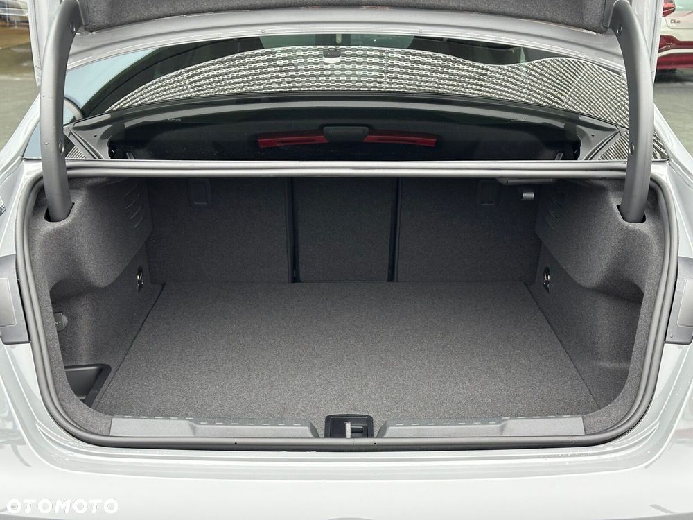 Audi RS3 Limousine - 10