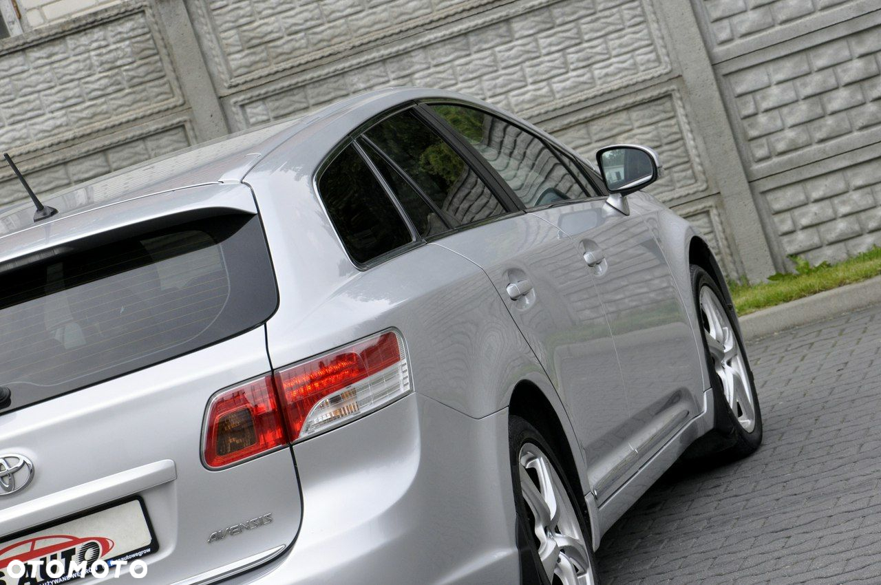 Toyota Avensis Combi 1.6 Sol - 30