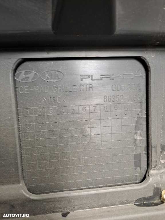 Grila radiator NOUA ORIGINALA Hyundai i30 an 2012-2017 - 5