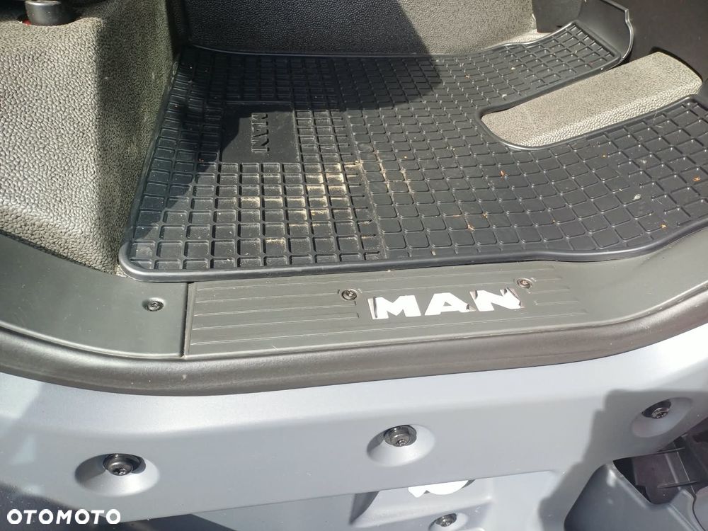MAN TGL 12.250 KABINA LX DWA LÓŻKA + 23 PALETY - 38