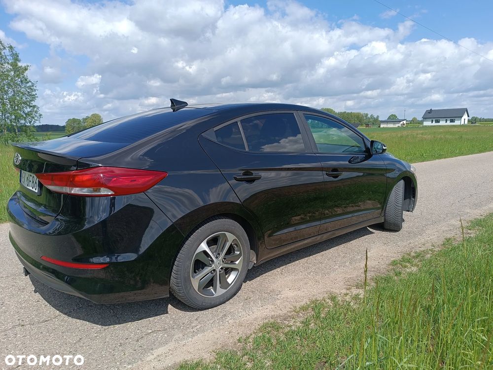 Hyundai Elantra - 5