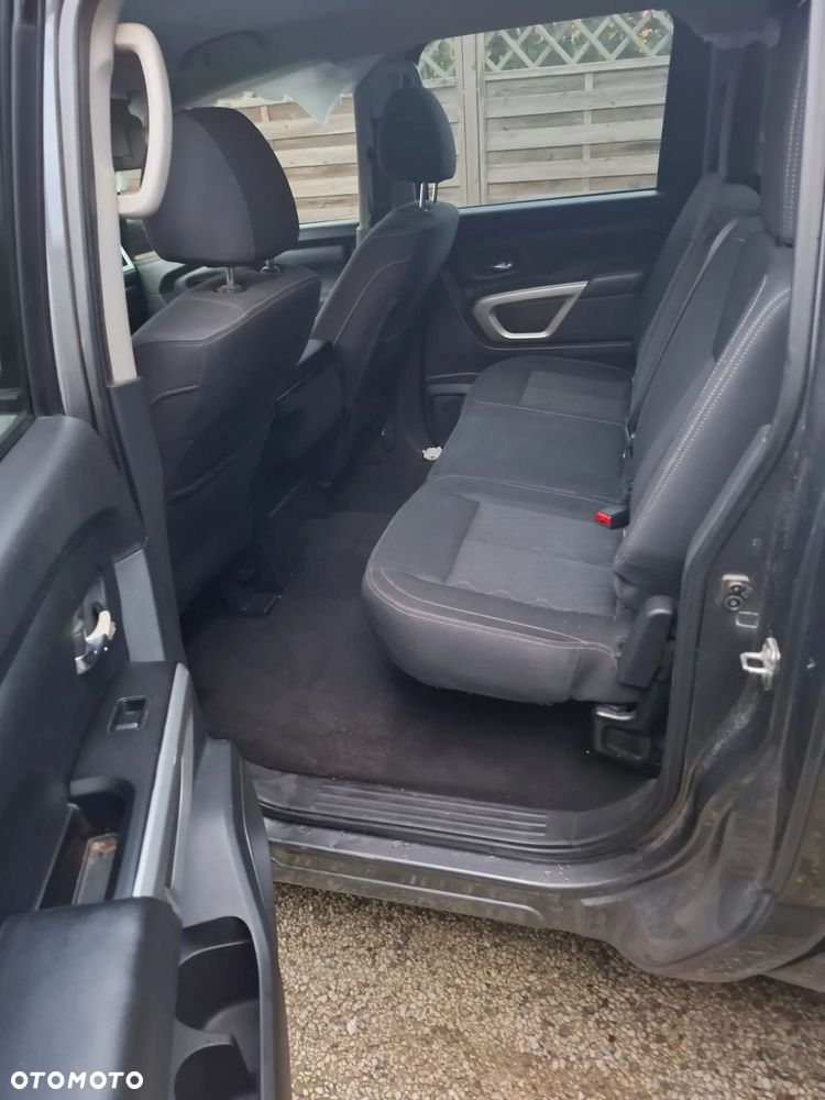 Nissan Titan 5.6 V8 SE Crew Cab - 8
