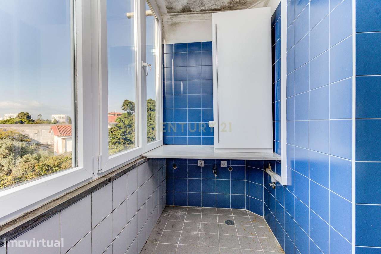 Venha conhecer este simpático apartamento T2, situado a meio caminho e - Grande imagem: 4/18