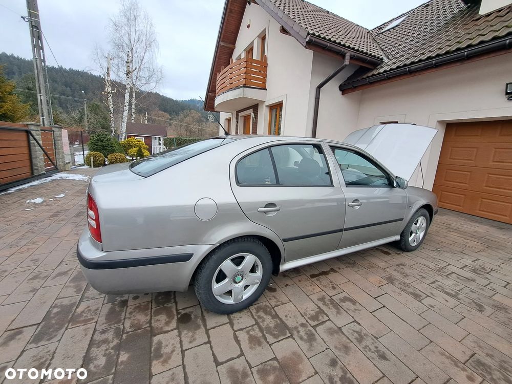 Skoda Octavia 1.6 Tour - 12
