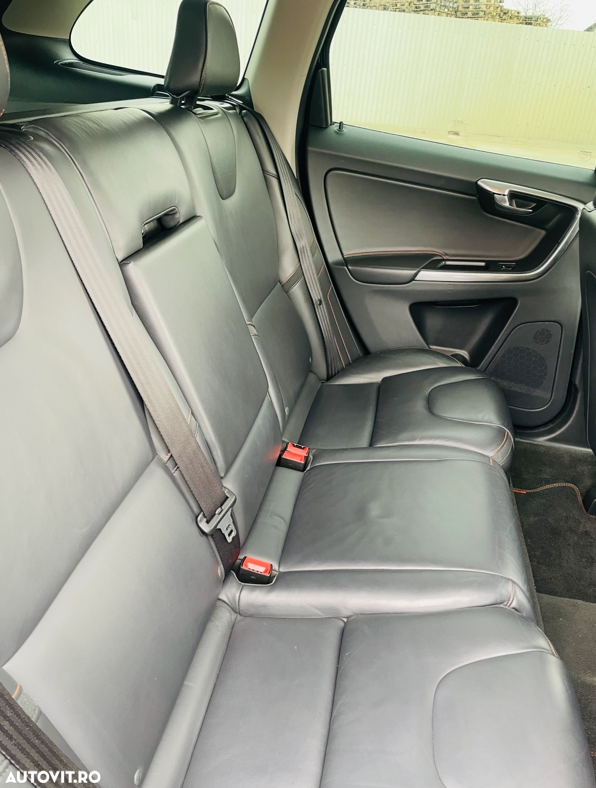 Volvo XC 60 D4 AWD Geartronic RDesign - 13