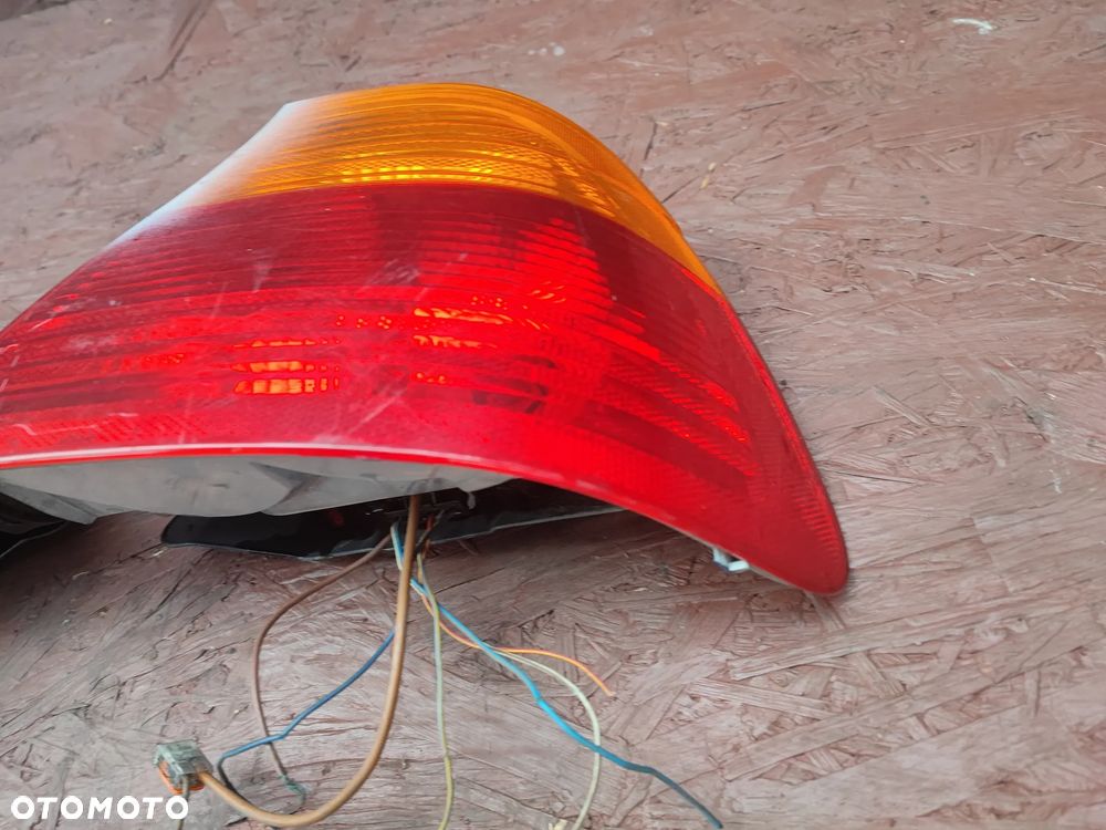 BMW E46 COUPE ORYGINALNE LAMPY TYŁ LEWA / PRAWA W BUDĘ POD POMARAŃCZOWY KIERUNEK DO DRIFTU / GRUZ O NR. 63 21 8 383 827 / 63 21 8 383 828 OEM - 5