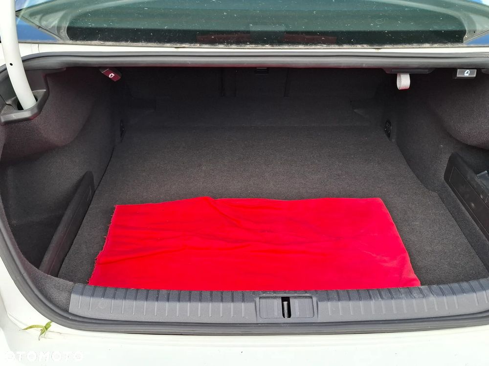 Volkswagen Passat - 8