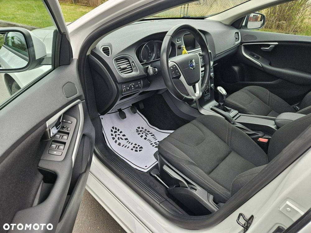 Volvo V40 D2 Momentum - 11
