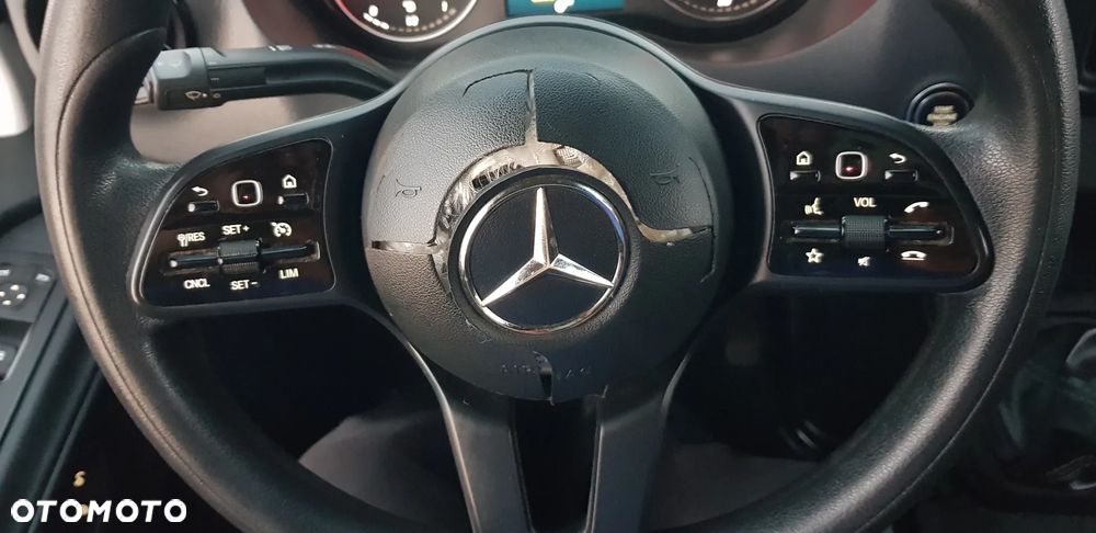 Mercedes-Benz Sprinter - 20