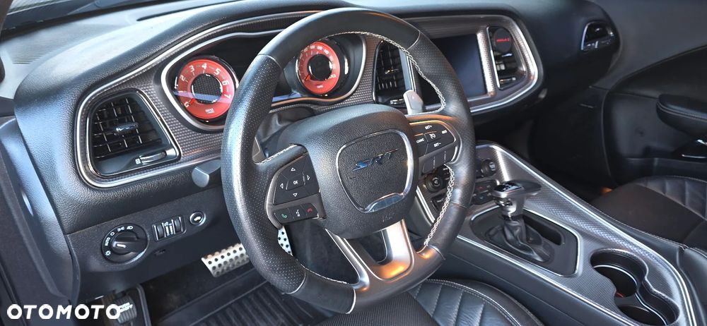 Dodge Challenger - 28