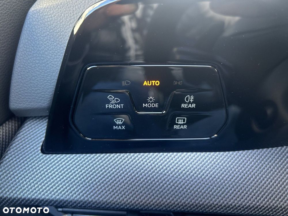 Volkswagen Golf - 28