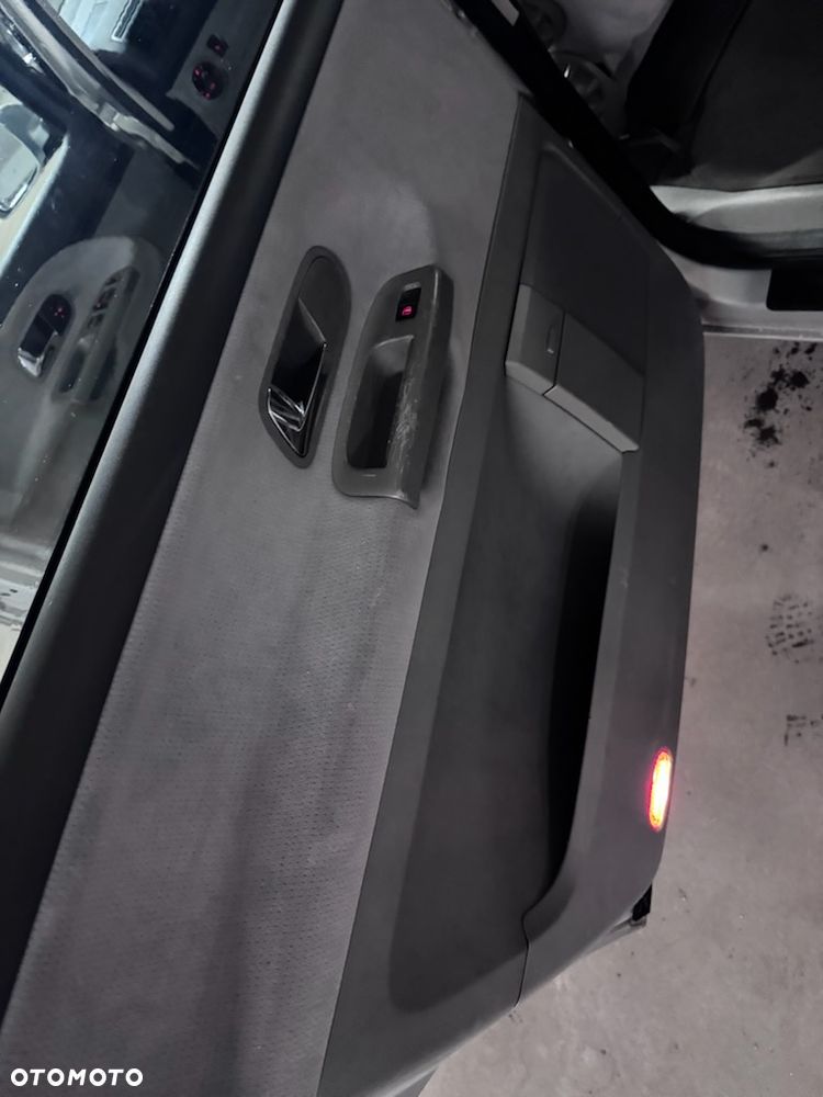 Volkswagen Sharan - 8
