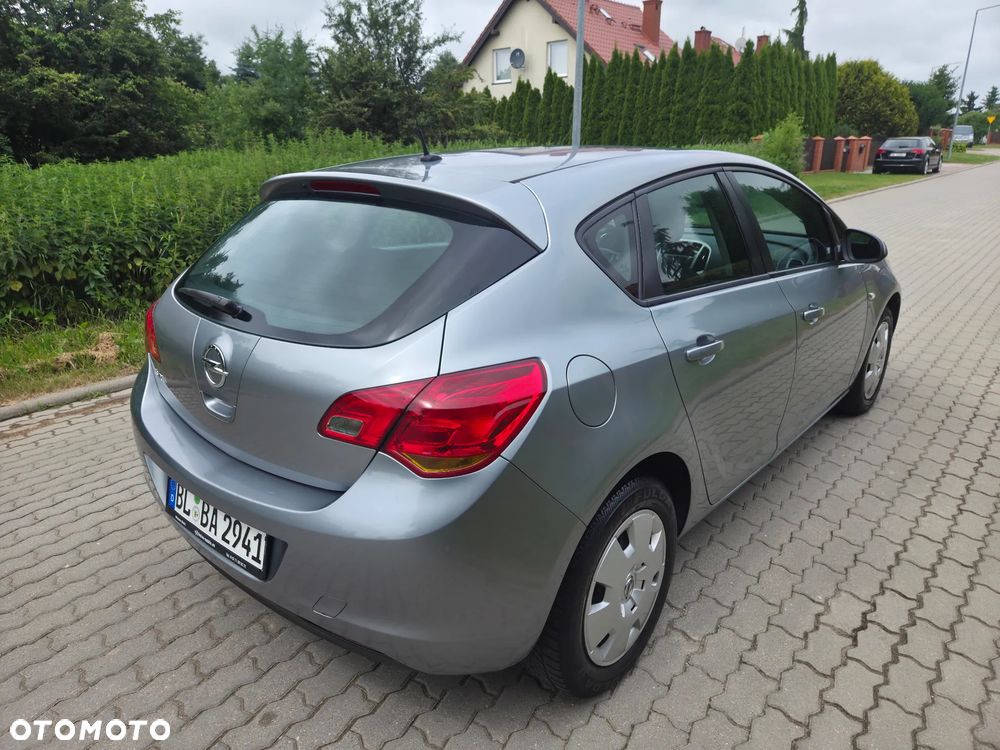 Opel Astra 1.6 - 9