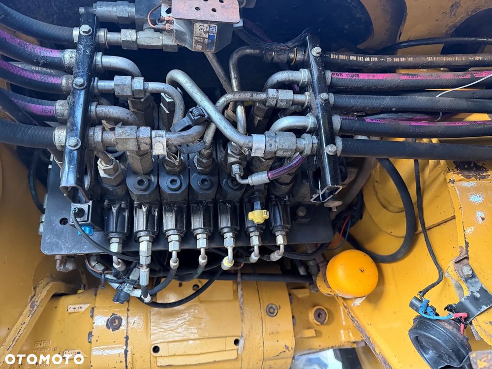 Caterpillar 432E Premier - 7