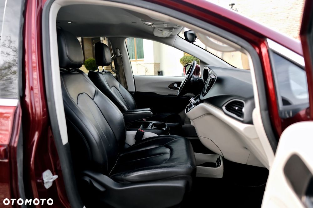 Chrysler Pacifica - 20