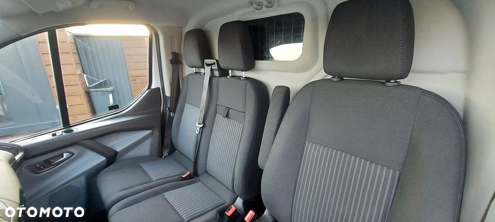 Ford TRANSIT CUSTOM - 13